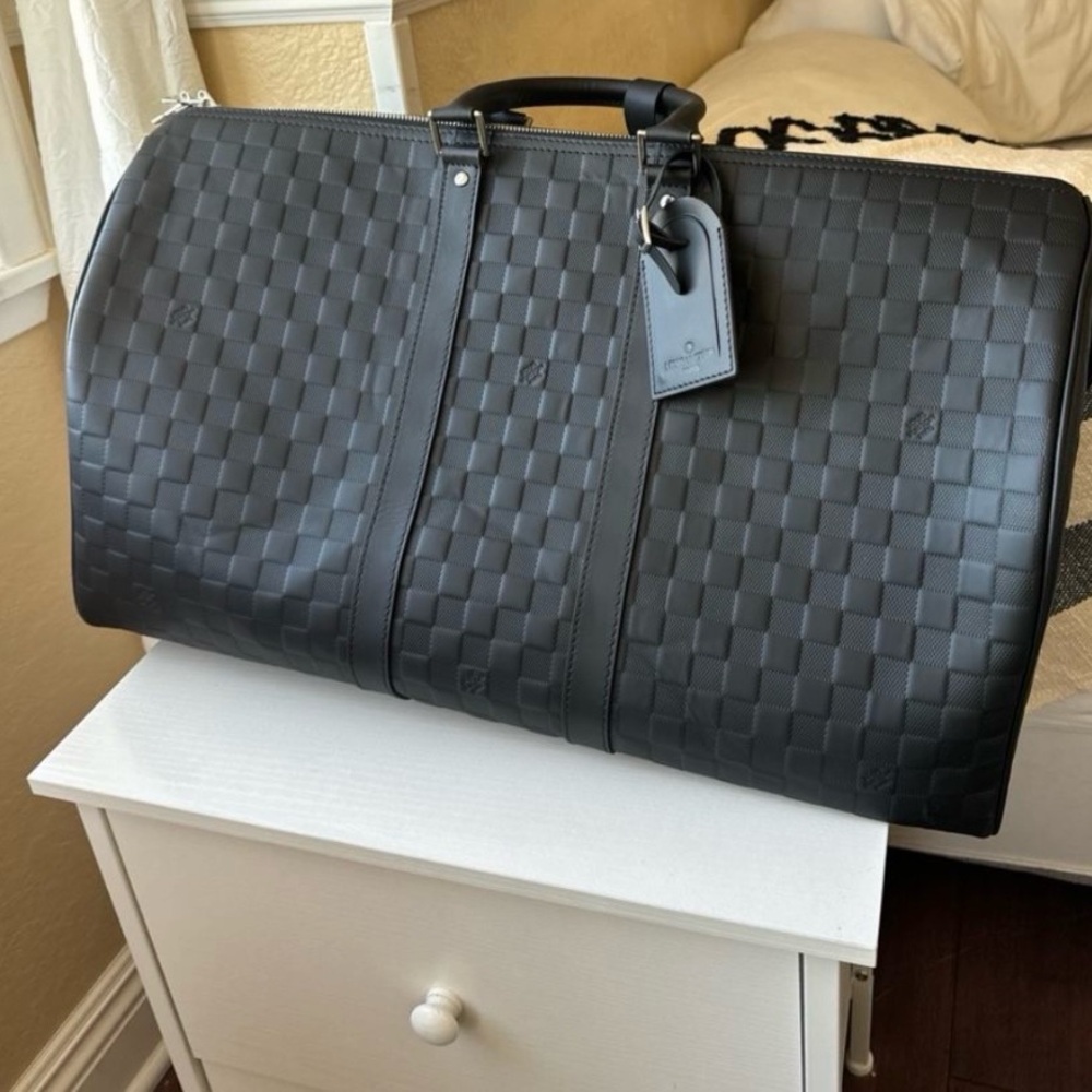Louis Vuitton Keepall Bandoulière 55 in Damier Graphite canvas.